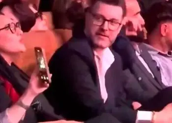 فیلم آواز هنرمندانه؛ جیغ و همخوانی شبنم مقدمی تو کنسرت که خدای آسمونها میخونه پر انرژی