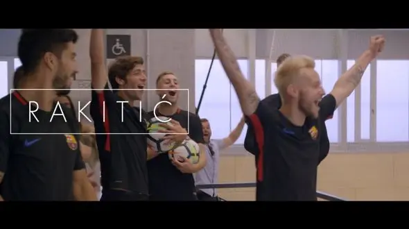 چالش بسکتبال با پای بازیکنان بارسلونا + فیلم