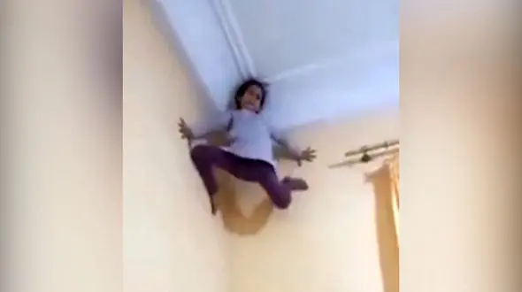 این دختر ایرانی پرواز می کند ! + فیلمی که به دختر عنکبوتی معروفش کرد !