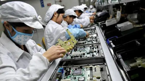 خط تولید آیفون و سوء استفاده از کارآموزان