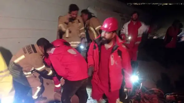 وضعیت مصدومان واژگونی اتوبوس دانش‌آموزان از زبان رییس اورژانس کرمان / افزایش مصدومان واژگونی اتوبوس به 35 نفر