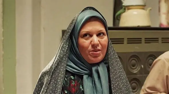 تصویری زیبا از گیتی قاسمی در لباس سنتی در نمایشگاه صنایع دستی کشور امارات / متقاوت از صدا و سیما و قاب تلویزیون!