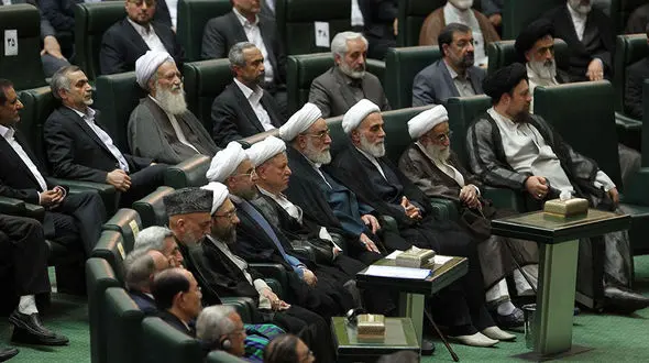 چه کسانی در تحلیف ریاست جمهوری باید باشند ؟