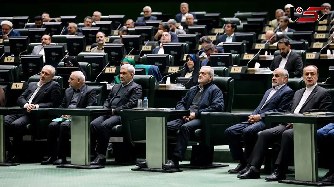 نمایندگان حاشیه را کنار بگذارند و به قانون‌گذاری متمرکز شوند