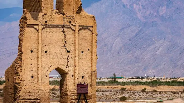 دروازه فرافر یادگار ایساتیس در دل کویر یزد + فیلم