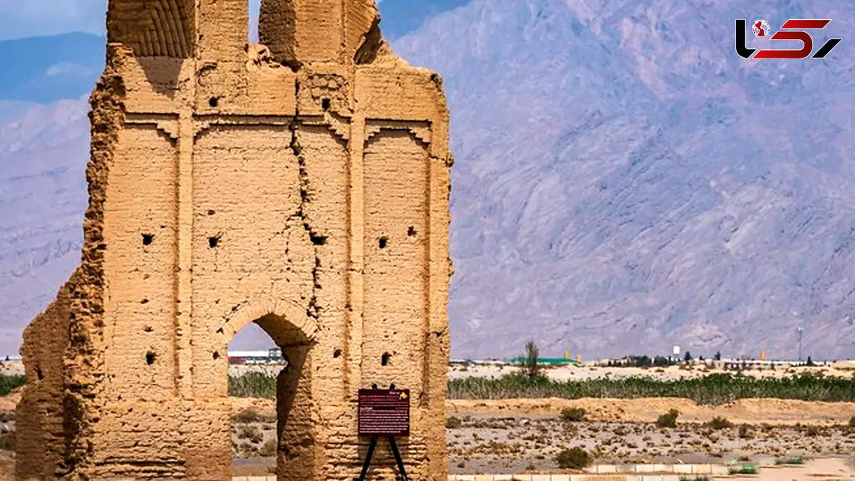 دروازه فرافر یادگار ایساتیس در دل کویر یزد + فیلم