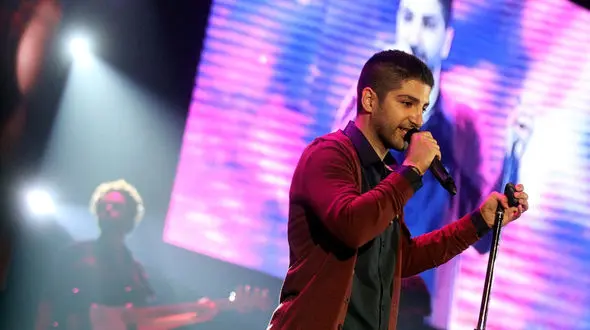 دیدار خواننده معروف موسیقی پاپ با طرفدارانش در کرمانشاه +عکس 