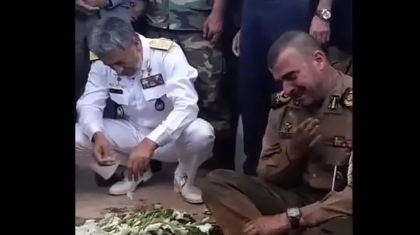 فیلم گریه جگرسوز فرمانده عالیرتبه ارتش وایرال شد ! /  امیر سرتیپ  سید محمد رضا حسینی درس انسانیت داد ! 