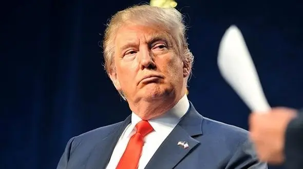  ترامپ شماره موبایل خود را به همه می دهد 