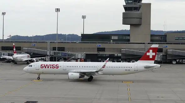 مادر و دختر خشمگین خلبان پرواز خارجی را کتک زدند