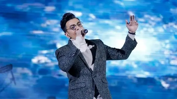 محسن ابراهیم زاده با ماسک کنسرت اجرا کرد + فیلم