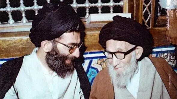 عکس؛ سفر در زمان؛ «رهبر انقلاب در کنار مادرشان خدیجه میردامادی»؛ دهه 60