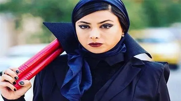 عکس تبلیغاتی آزاده صمدی با ظاهری چشم‌نواز که کاربران فضای مجازی را مجذوب خود کرد / ملکه استایل‌های پاییزی