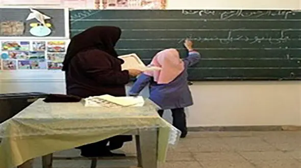 کتک خوردن خانم معلمی از مادر دانش آموز در شوش/دادگاه وارد عمل شد