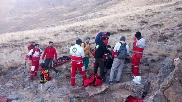  نجات سه کوهنورد در ارتفاعات دالاخانی سنقروکلیایی توسط نیروهای عملیاتی هلال احمر + عکس ها 