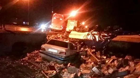 یک کشته و ۴ مصدوم در تصادف زنجیره ای محور نیشابور - مشهد