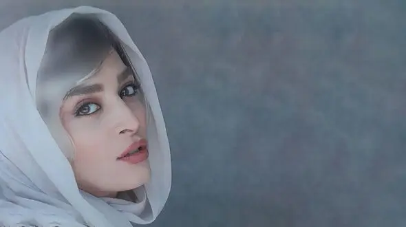 استایل حاشیه ساز اندیشه فولادوند در مراسم تشییع محمدعلی بهمنی ! /  خانم بازیگر به دنبال مدلینگ !