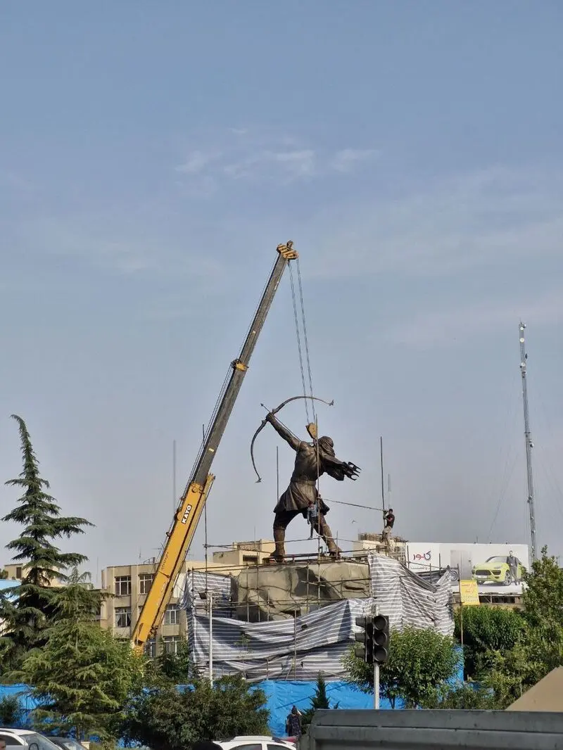 مجسمه آرش کمانگیر1