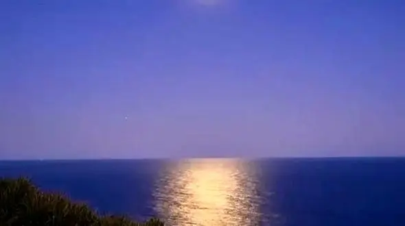 دو چهره از آرامش دریا و باران