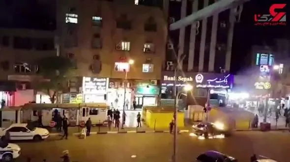 واکنش آتشین راننده خودرو هنگامی که پلیس از او مدارک خواست / در اهواز رخ داد + فیلم 