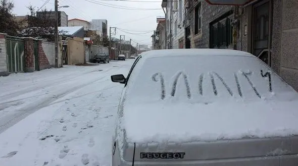 نجات 4 خانوار عشایری گرفتار در برف در چهارمحال و بختیاری