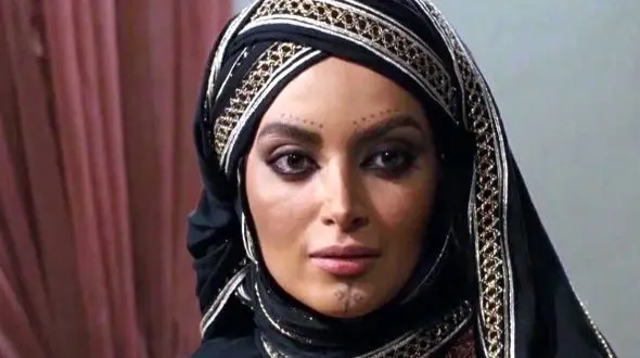 عکس؛ سفر در زمان؛ «خاشعه همسر منذر بن زبیر» سریال مختار بعد 20 سال در 44 سالگی / آرایش ترندی بهنوش طباطبایی با رنگ محبوب صورتی!