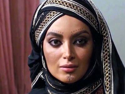 عکس؛ سفر در زمان؛ «خاشعه همسر منذر بن زبیر» سریال مختار بعد 20 سال در 44 سالگی / آرایش ترندی بهنوش طباطبایی با رنگ محبوب صورتی!