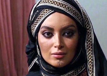 عکس؛ سفر در زمان؛ «خاشعه همسر منذر بن زبیر» سریال مختار بعد 20 سال در 44 سالگی / آرایش ترندی بهنوش طباطبایی با رنگ محبوب صورتی!