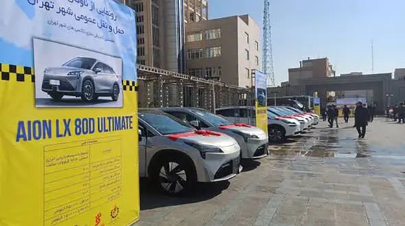 کرایه تاکسی های برقی ۳۰ درصد کمتر از مجوز شورای شهر نرخ گذاری شد