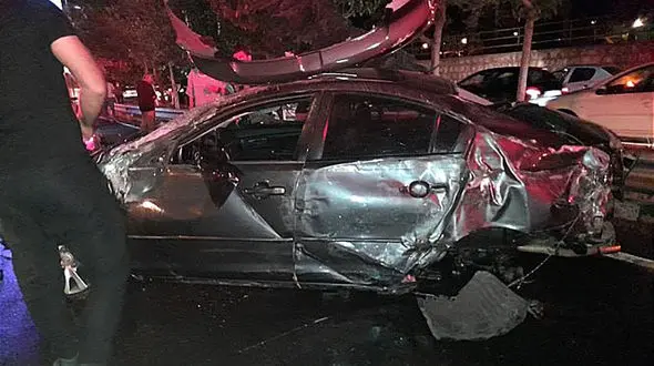 تصادف شدید 2 خودرو در بزرگراه همت + عکس