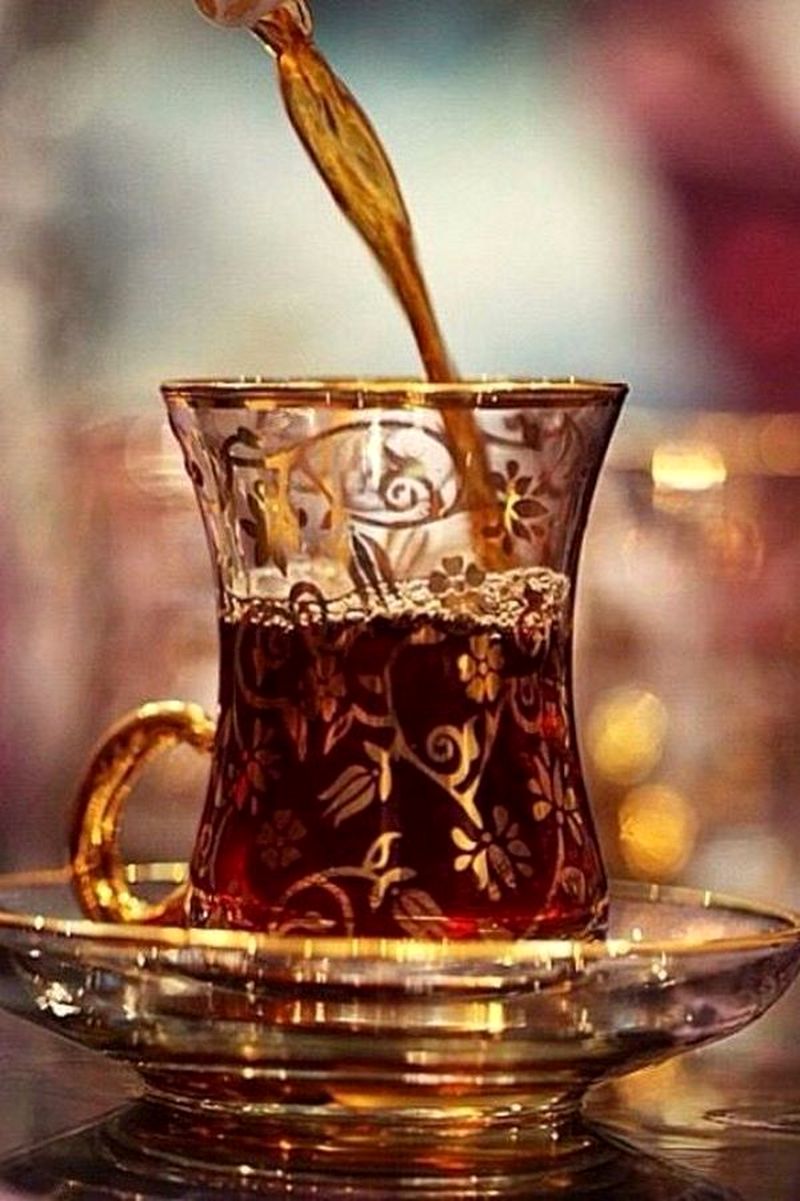 عمس طلایی شیشه ای از مدل فنجان چای خوری ترکیه ای
