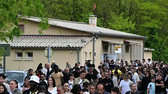 قتل یک نمازگزار در مسجد فرانسه توسط جوان بوسنیایی