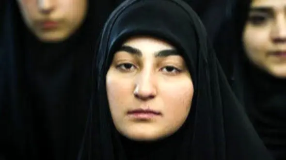 عکسی از زینب و نرجس سلیمانی در دیدار با رهبر انقلاب