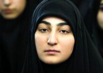 عکسی از زینب و نرجس سلیمانی در دیدار با رهبر انقلاب