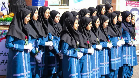 مقاومت دانش آموزان در برابر لباس فرم مدارس