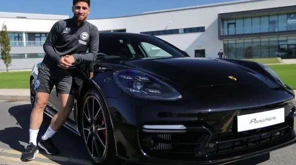 
واکنش علیرضاجهانبخش به سوالات مردم درباره عکس‌هایش با پورشه!
