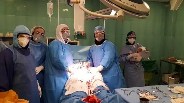 مادر مبتلا به کرونا نوزادش در بوکان به دنیا آورد