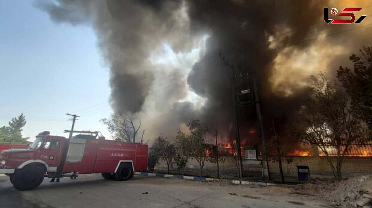 آتش سوزی بزرگ در شهرک صنعتی «کمشچه» اصفهان