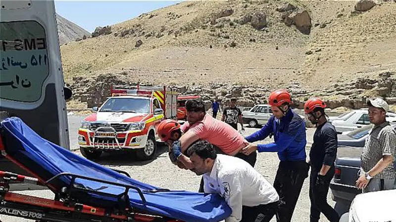 مرد جوان از دل دره های ارتفاعات امام زاده داود(ع) نجات یافت