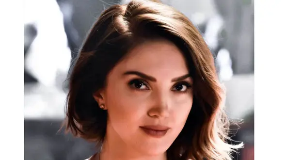 سلفی های هنری عایشه‌گل جوشکون خواننده معروف در سواحل ترکیه