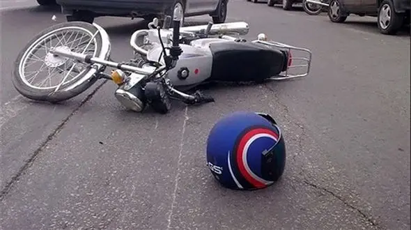 فیلم هولناک از تصادف مرگبار در بیرجند / موتورسوار ۱۹ ساله در تصادف خیابان رجایی جان باخت