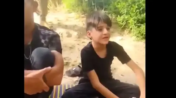 فیلم آواز باشکوه پسر بچه خوش صدا آهنگ محلی رو یجوری خوند که همه به وجد اومدن بنازم