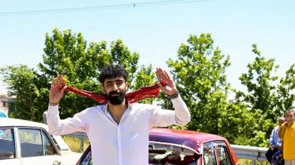 ویدئو/ خلاقیت تحسین برانگیز مرد ایرانی در تعمیر چراغ شکسته پیکان نشون داد که همیشه ایرانیا حرفی واسه گفتن دارند/بفرما تکنولوژی وطنی