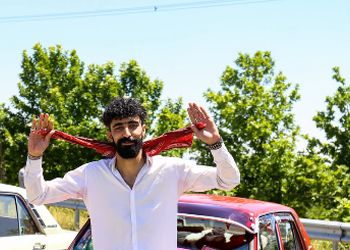 ویدئو/ خلاقیت تحسین برانگیز مرد ایرانی در تعمیر چراغ شکسته پیکان نشون داد که همیشه ایرانیا حرفی واسه گفتن دارند/بفرما تکنولوژی وطنی