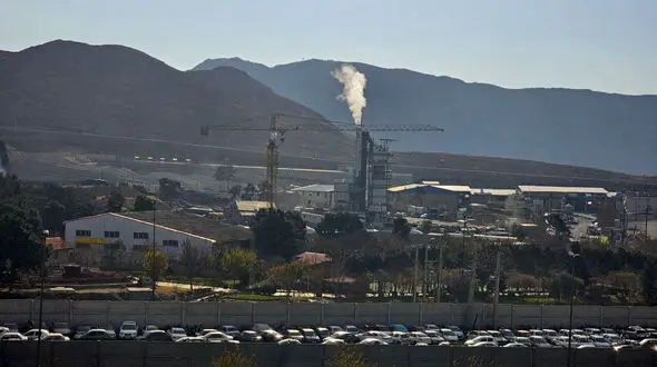 کارخانه آسفالت سرخه حصار بدون مجوز محیط زیستی در حال تولید دود!/ شهرداری منطقه 13 پاسخگو نبود + فیلم