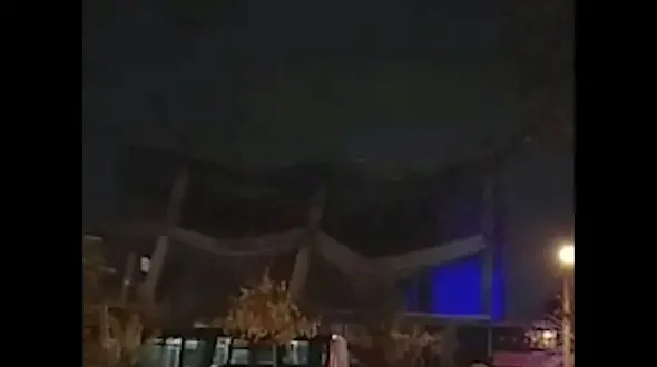 فیلم وحشتناک از ریزش ساختمان بتنی در حال ساخت / آتش نشانان مشهدی جلوی یک فاجعه را گرفتند 