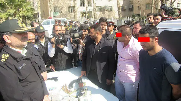 گفتگوی تصویری با سارقان خودروی بانک پاسارگاد در پلیس آگاهی تهران+فیلم لحظه دستگیری و گفتگو (عکس)