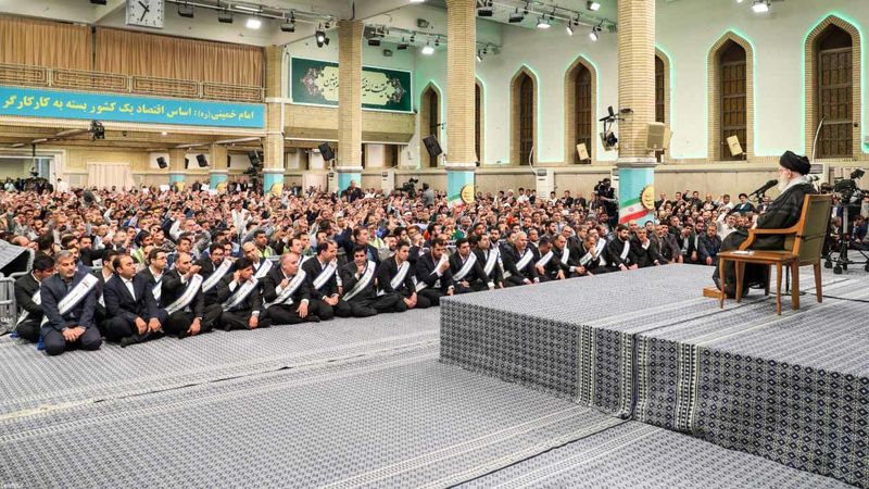 رهبر انقلاب در دیدار هزاران نفر از کارگران سراسر کشور