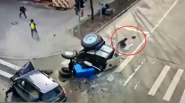 فیلم نجات معجزه آسای راننده تراکتور / بخت با او یار بود 