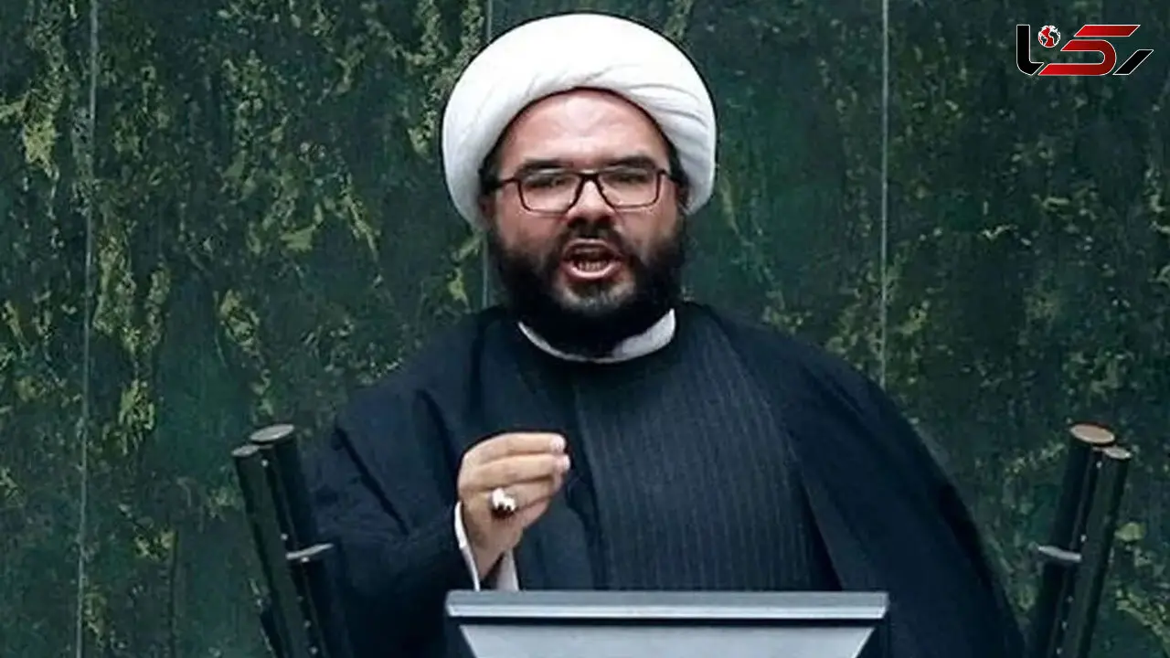تحصن‌کنندگان قانون حجاب در مقابل مجلس از برخی افراد پول دریافت می‌کنند 